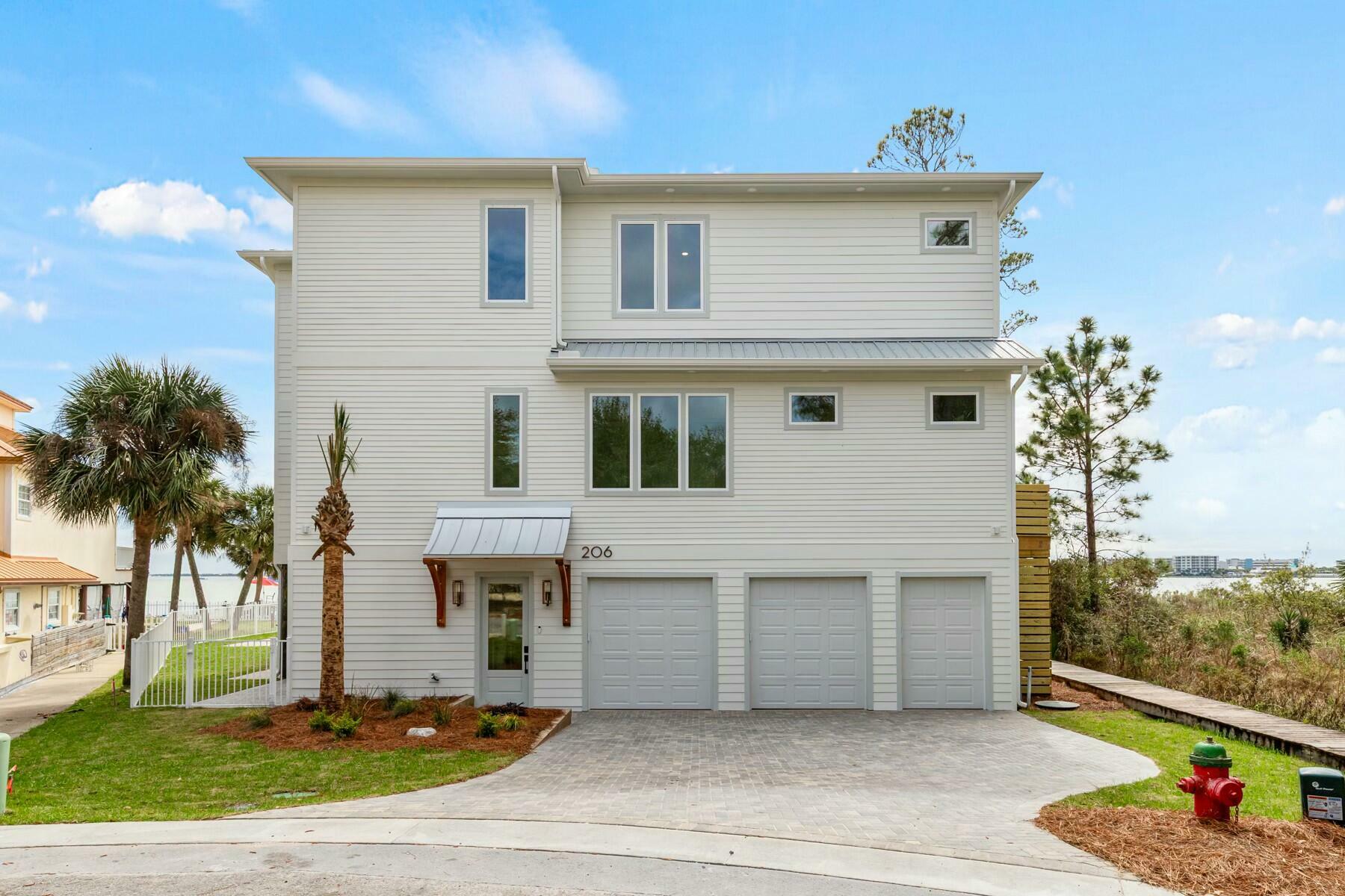 Property Photo:  206 SE Sloat Court  FL 32548 