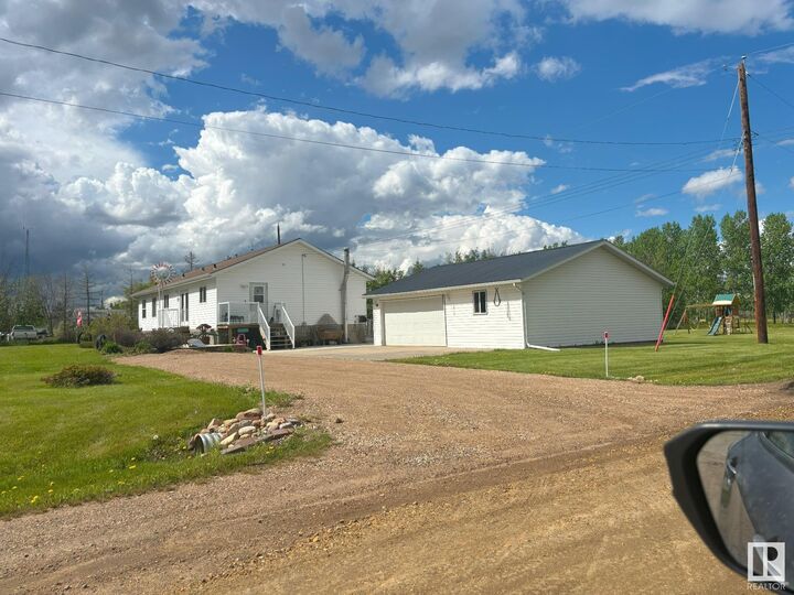 Property Photo: 4704 50 Avenue AB T0B 4A0