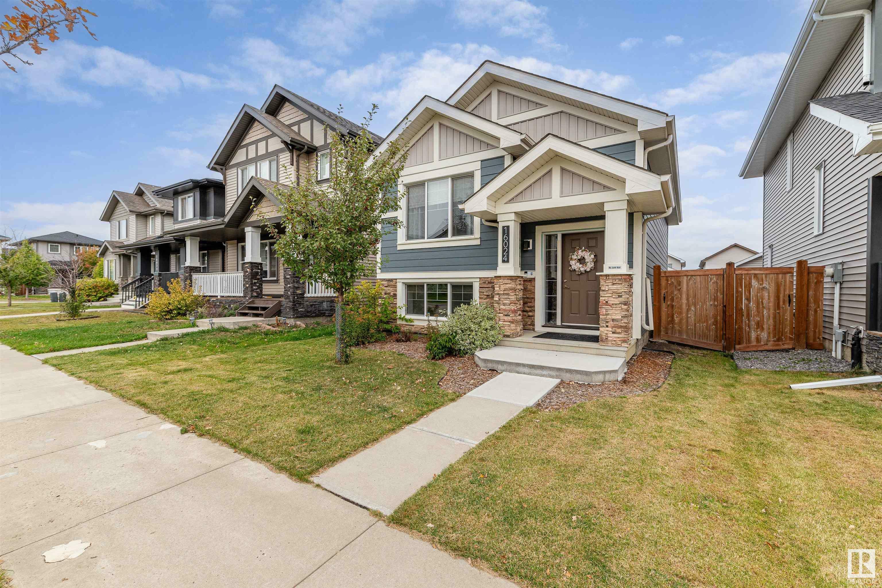 Property Photo:  16024 12 Avenue SW  AB T6W 2W6 