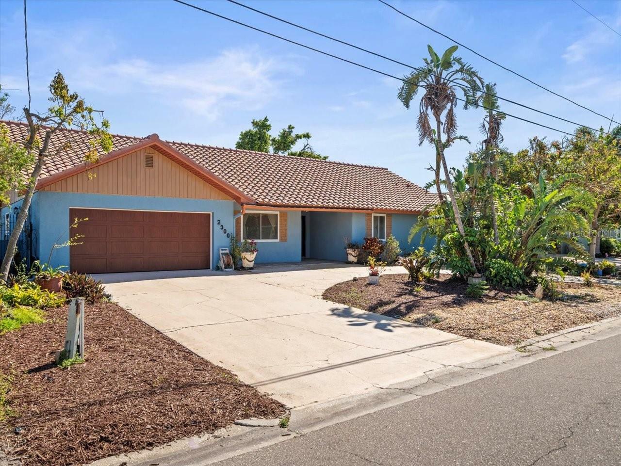 Property Photo: 2300 S Shore Drive SE FL 33705