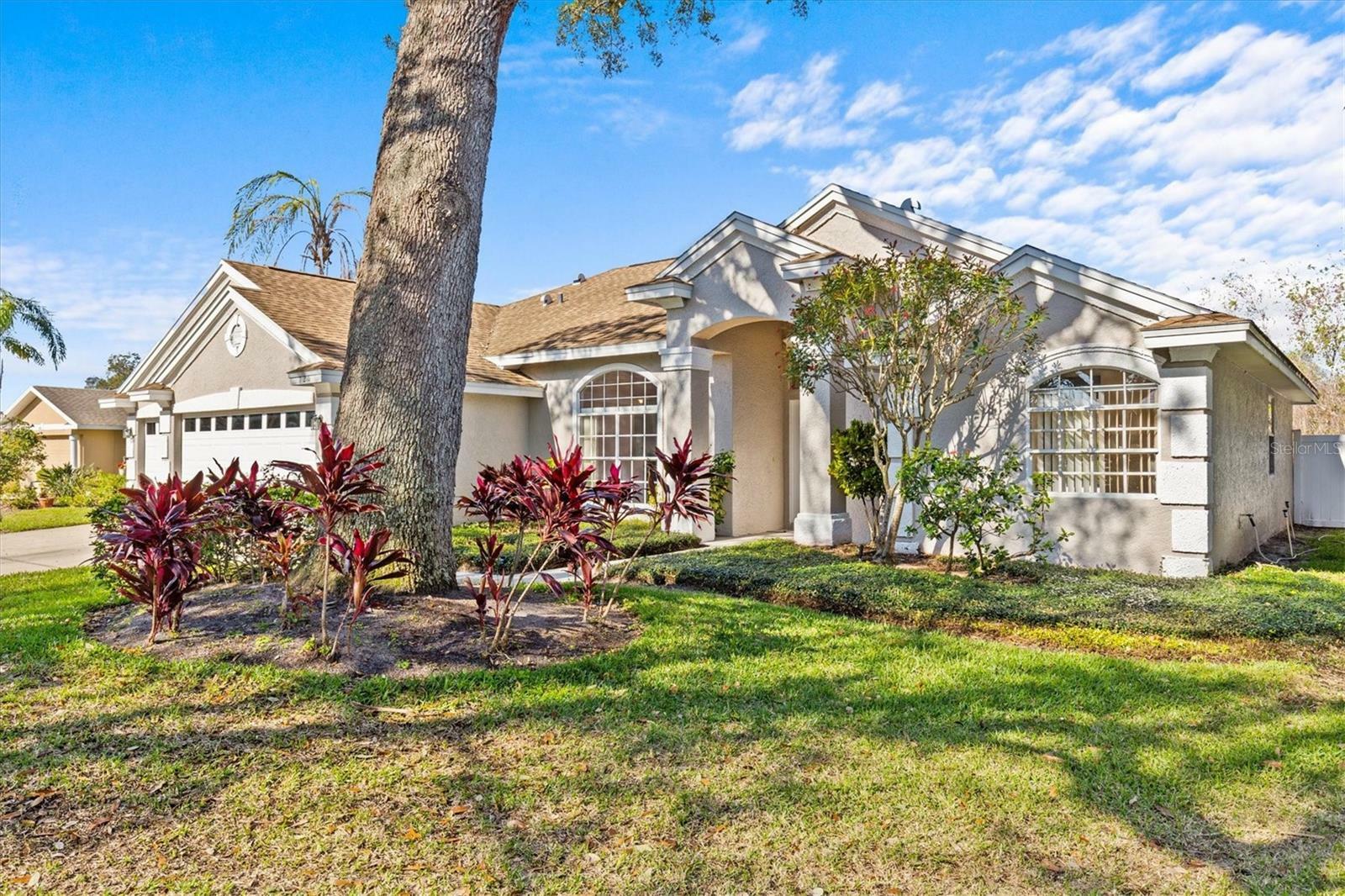 Property Photo: 726 Hidden Lake Drive FL 34689