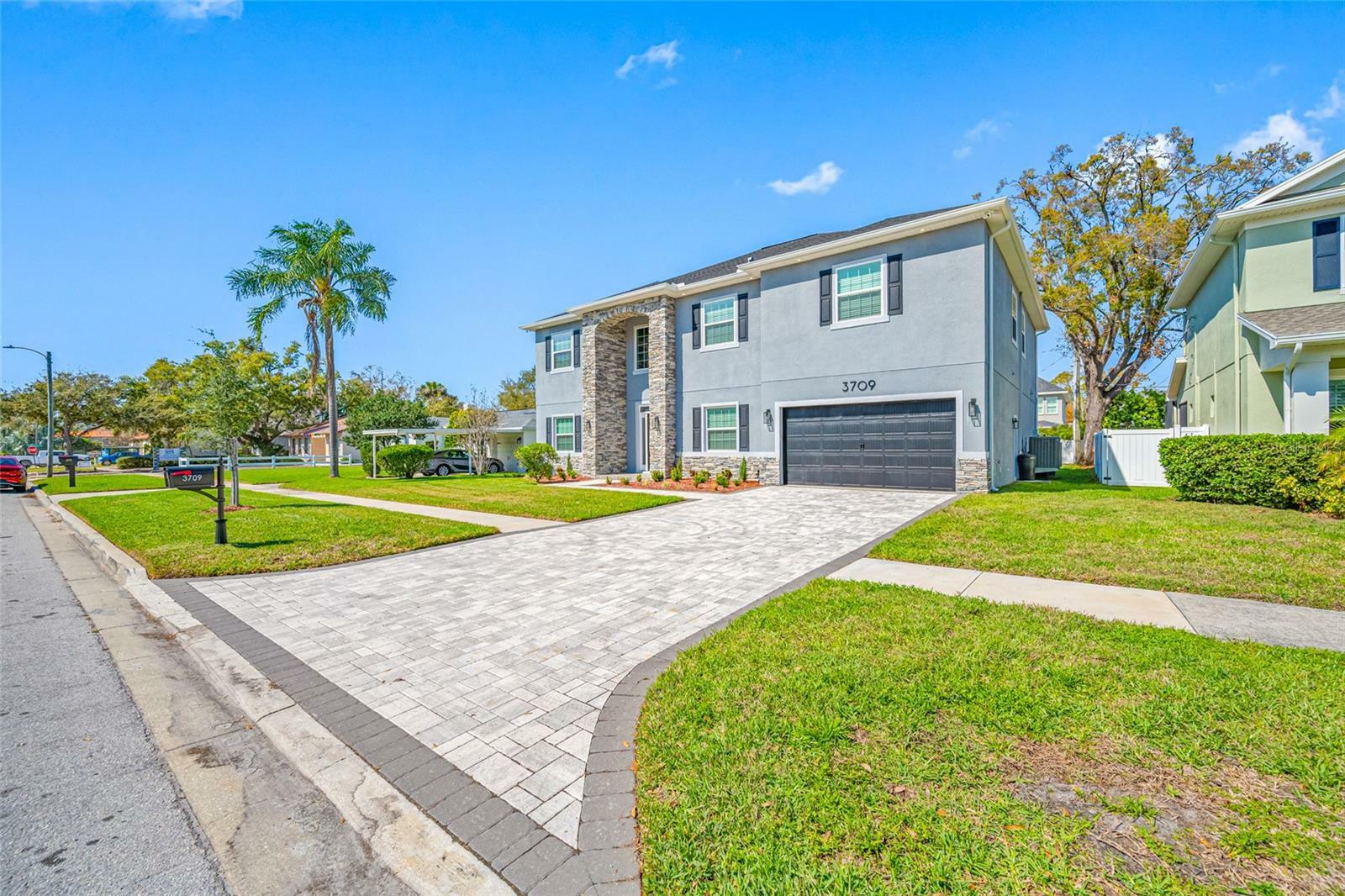 Property Photo: 3709 W Dale Avenue FL 33609