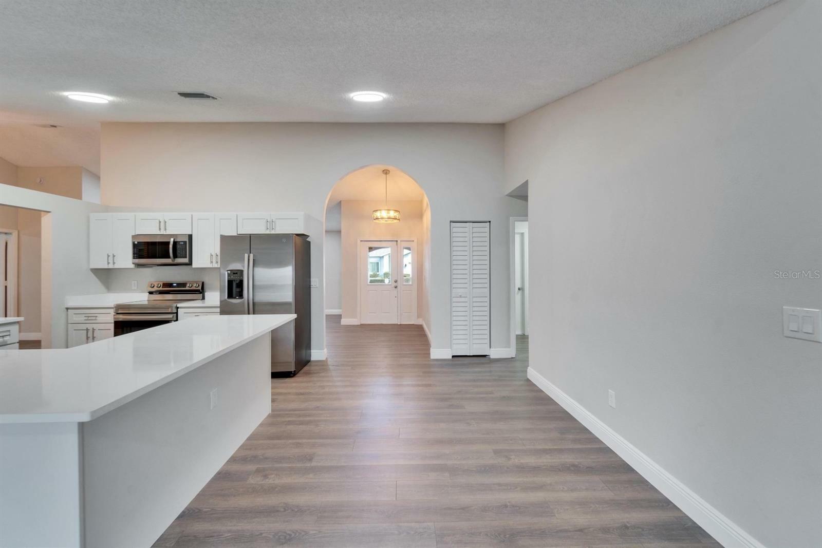 Property Photo:  1405 Queensbury Avenue  FL 33596 