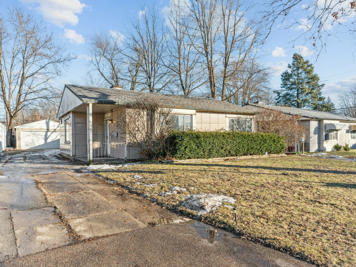 Property Photo:  32 S Rosedale Avenue  IL 60506 