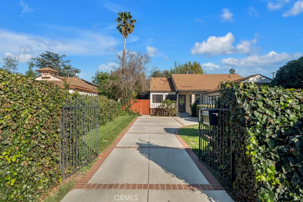 Property Photo:  7018 Ranchito Avenue  CA 91405 