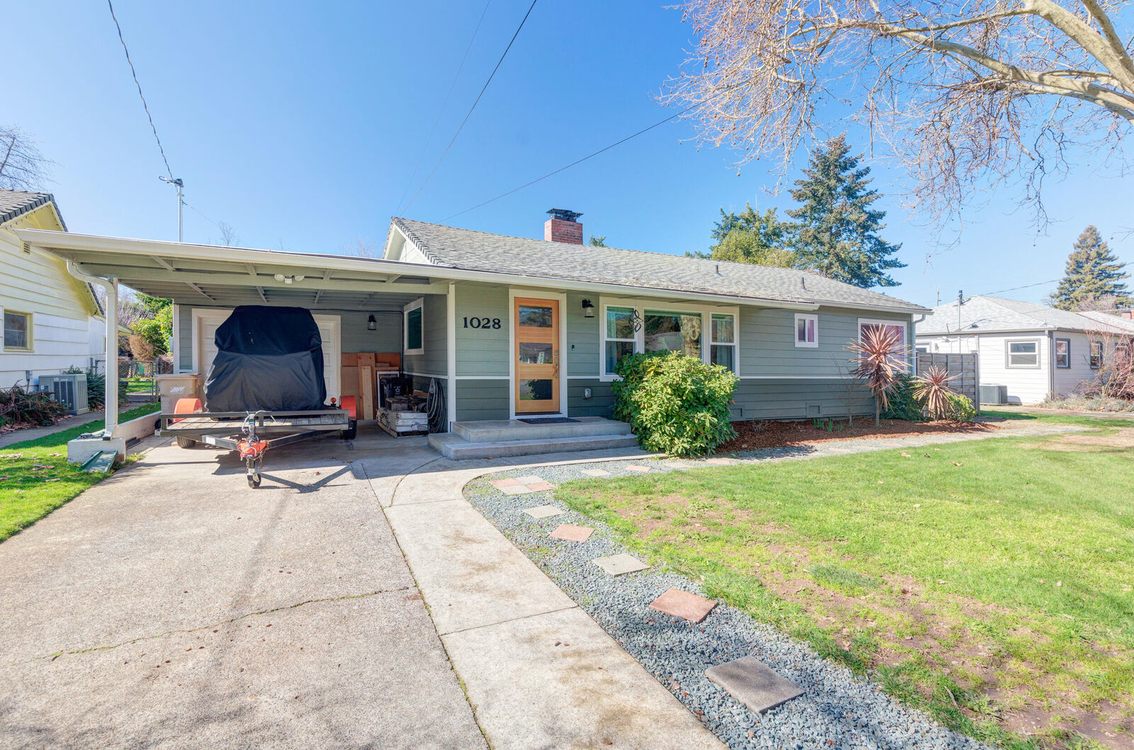 Property Photo:  1028 SE Clarey Avenue  OR 97526 