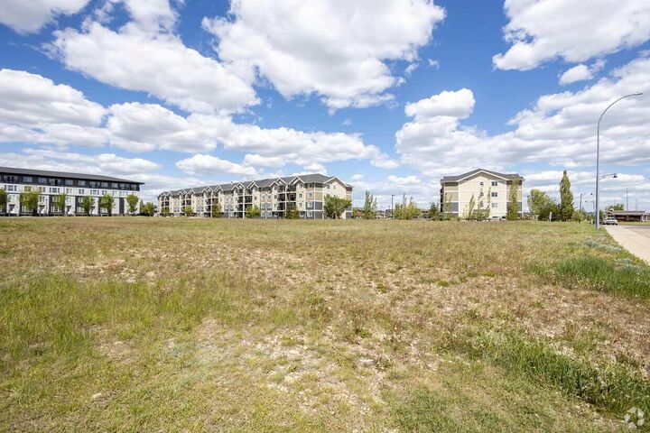 Property Photo: 2660 22 Street 2 AB T4R 0K8