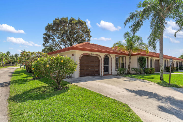 Property Photo: 1452 SW 26th Avenue SW A FL 33426