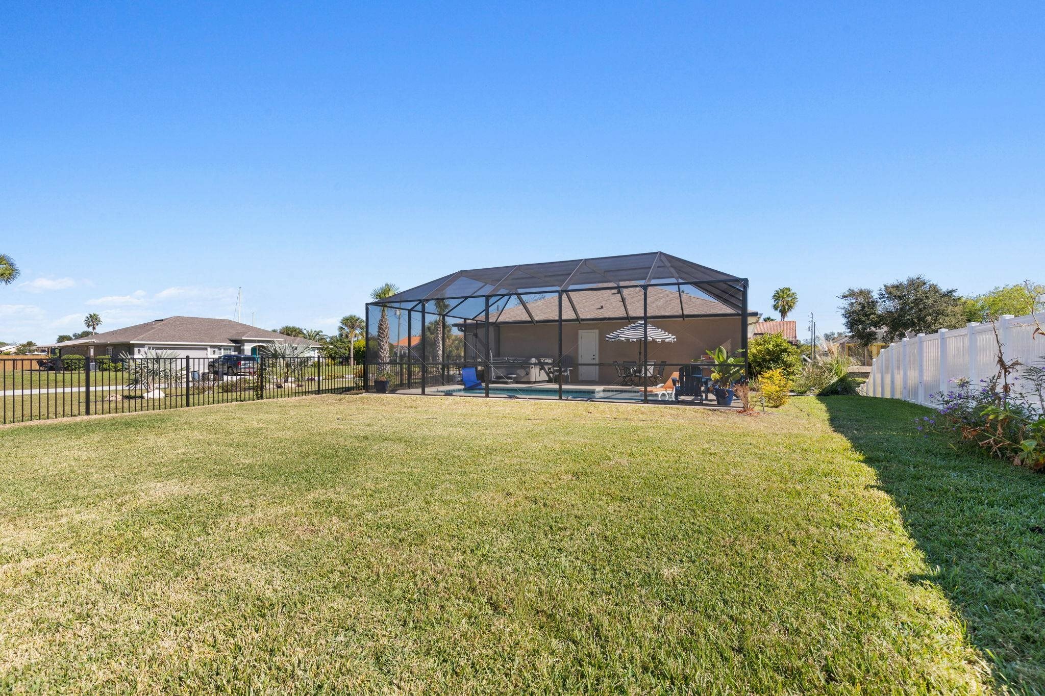 Property Photo:  10 Creek Court  FL 32137 