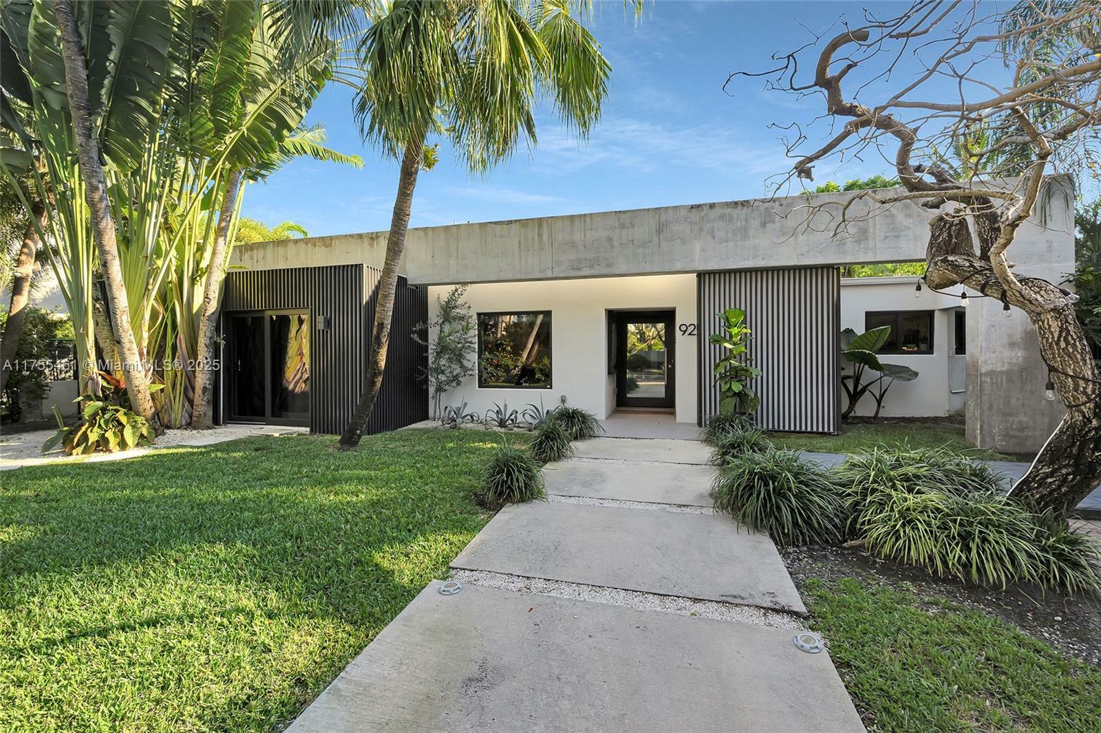 92 W Mashta Dr  Key Biscayne FL 33149 photo