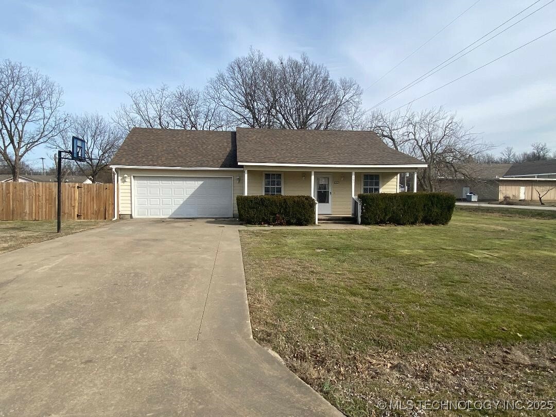 Property Photo:  405 S Monroe Avenue  OK 74467 