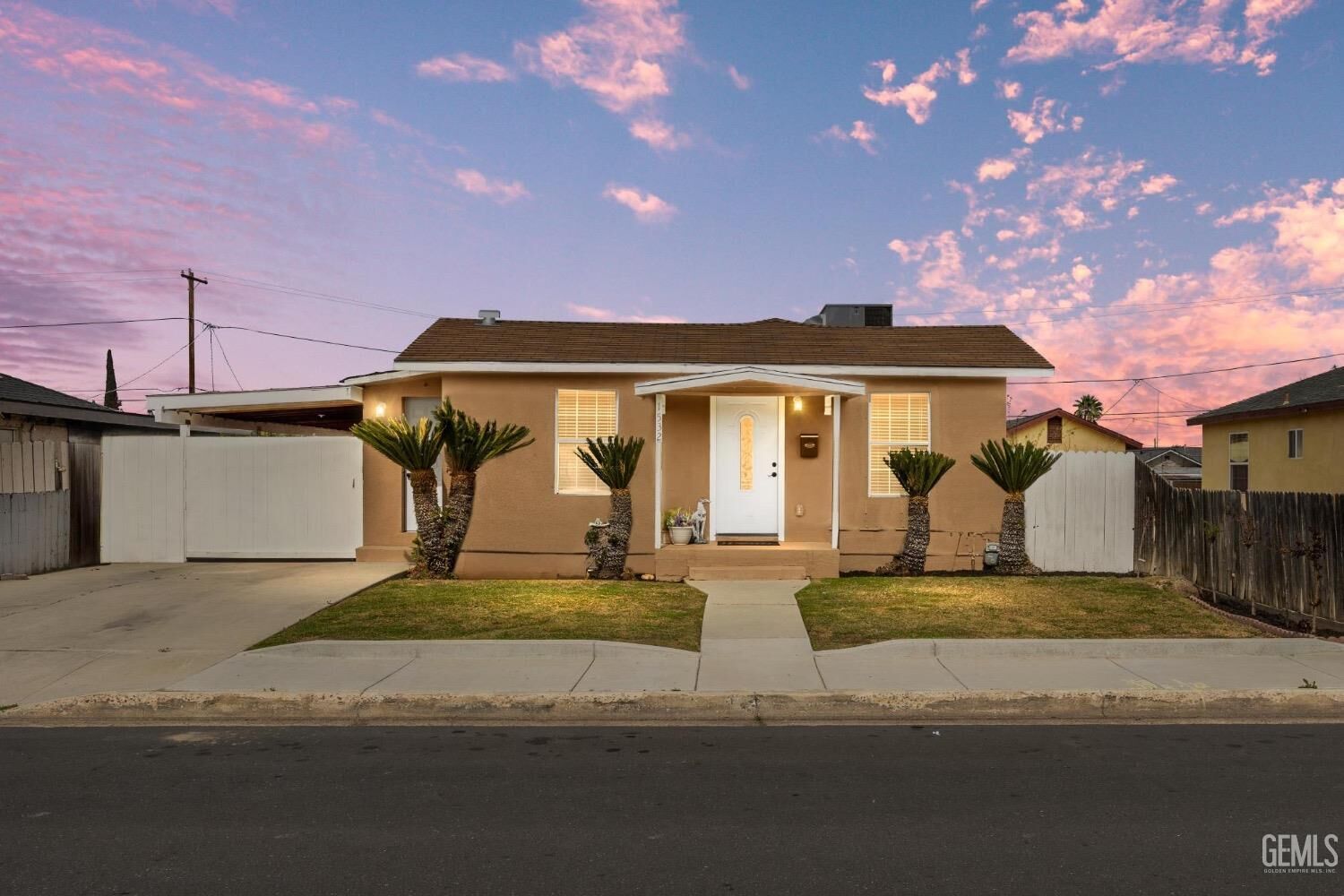 Property Photo: 1532 3rd Street CA 93280