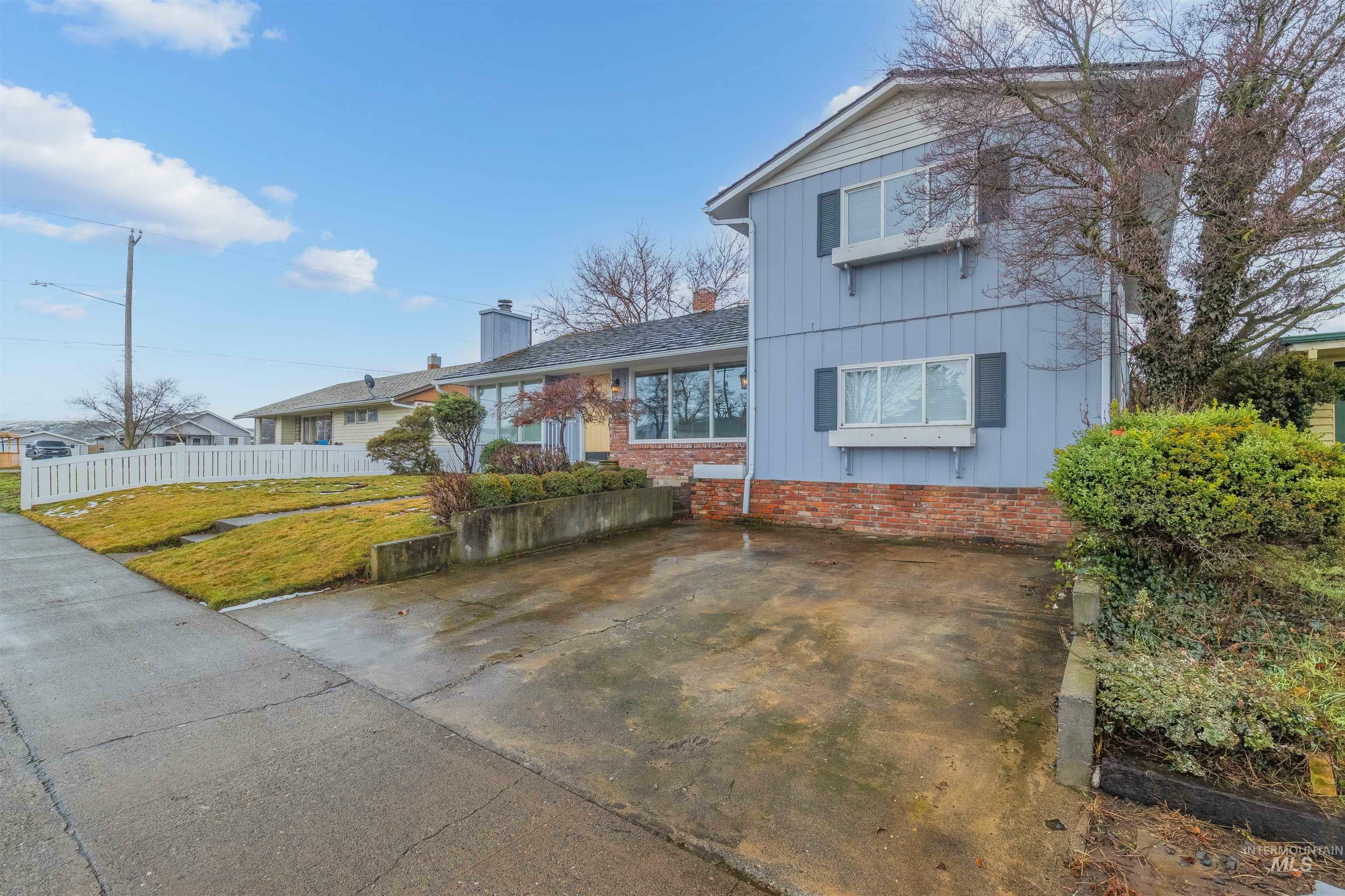 Property Photo: 2810 9th Avenue ID 83501