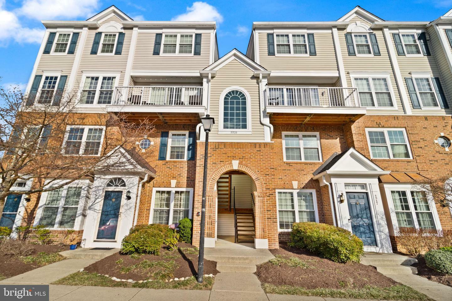 Property Photo: 5935 Terrapin Place B 302 VA 22310