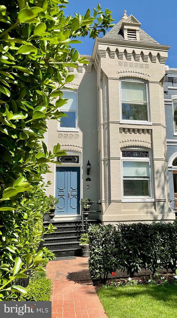 Property Photo:  428 New Jersey Avenue SE  DC 20003 