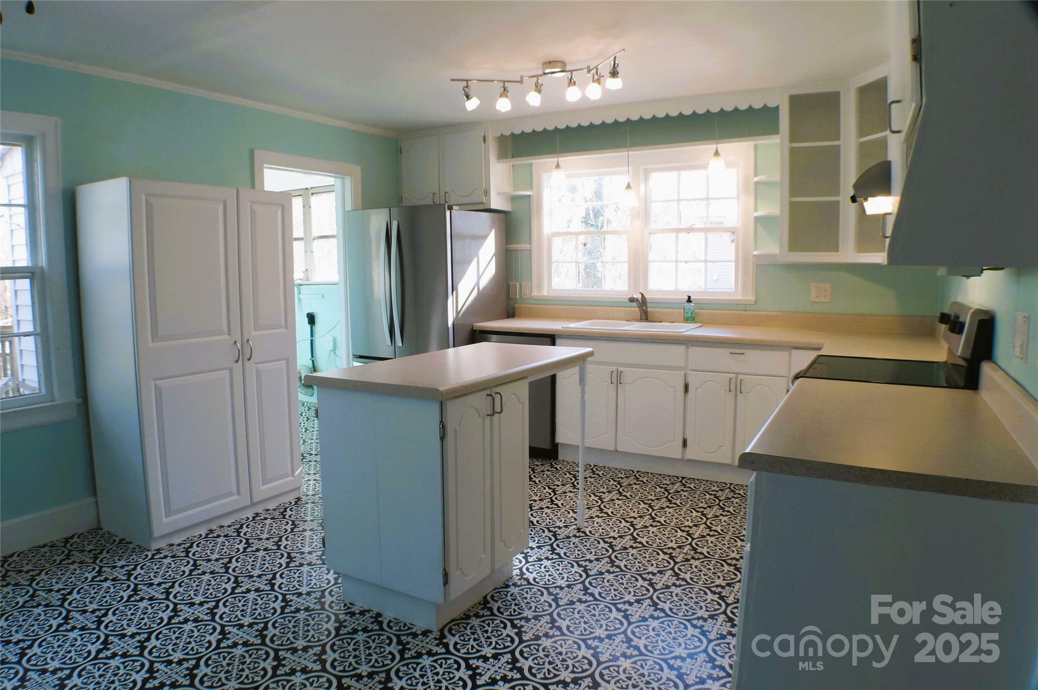 Property Photo: 802 Lewis Street NC 28054