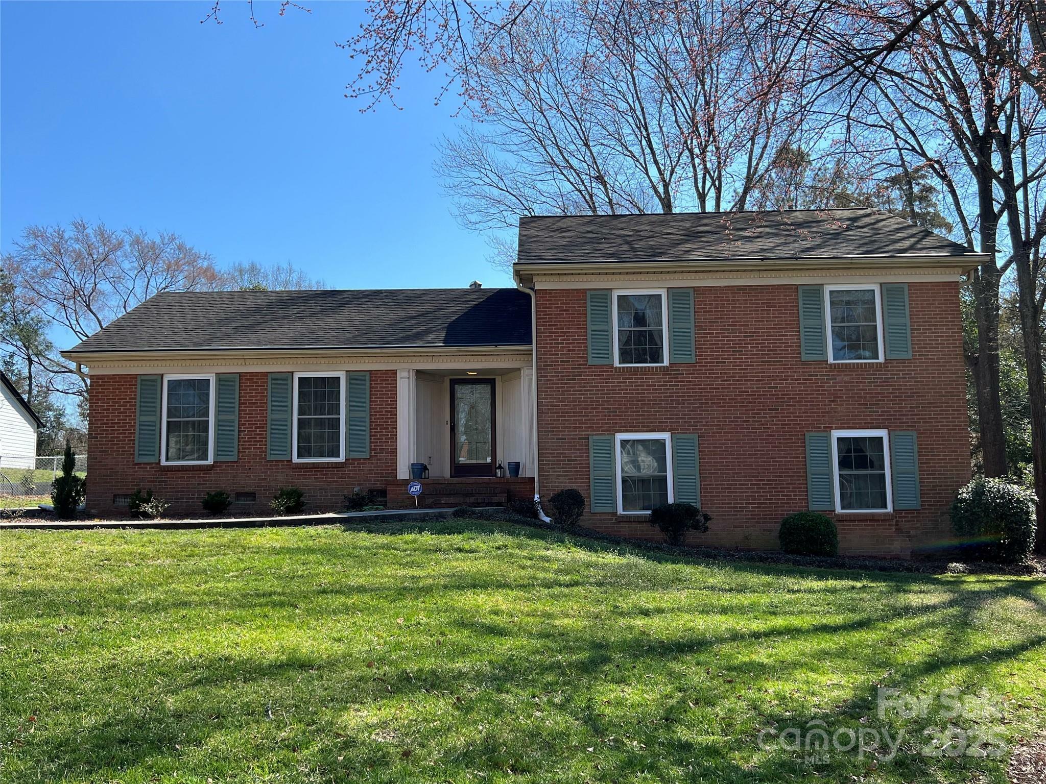 Property Photo:  1301 Old Farm Road  NC 28226 