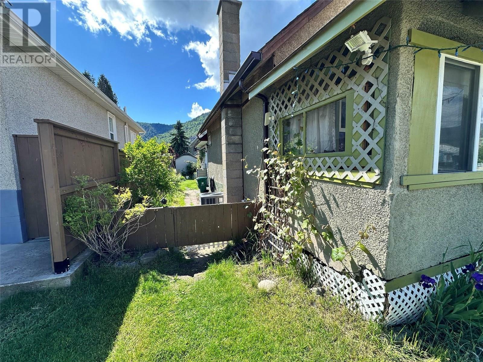 Photo de la propriété:  1744 Noran Street  BC V1R 1W9 