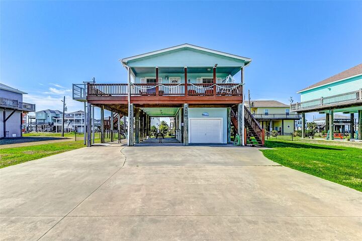 Property Photo: 965 Mary Lynn TX 77650