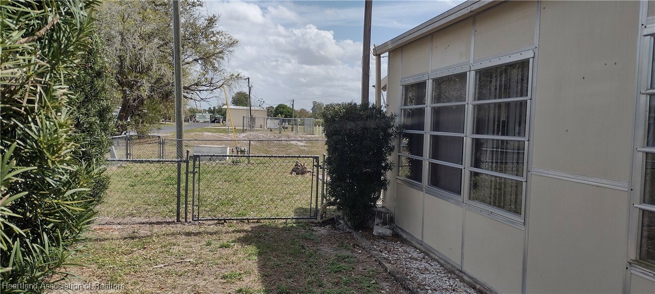 Property Photo: 30392 Cherokee Street FL 33870