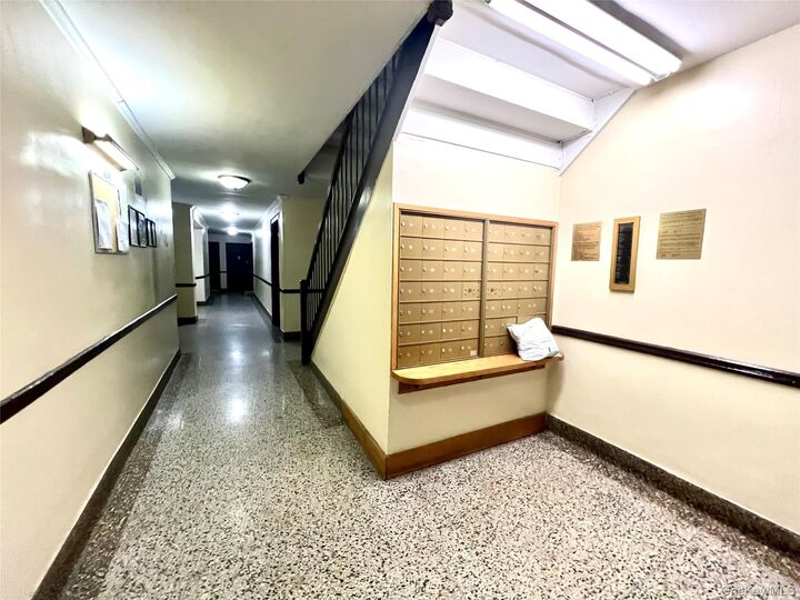 Property Photo:  2090 Barnes Avenue 2H  NY 10462