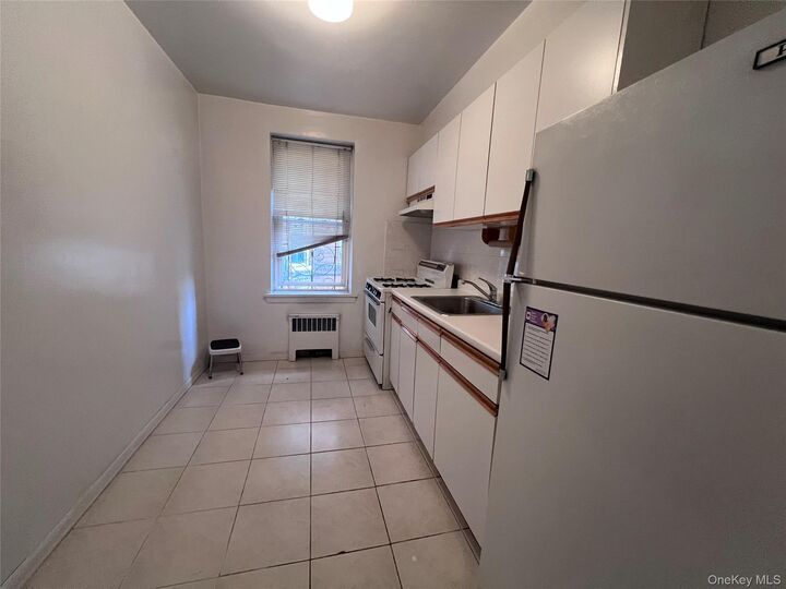 Property Photo: 2090 Barnes Avenue 2H NY 10462