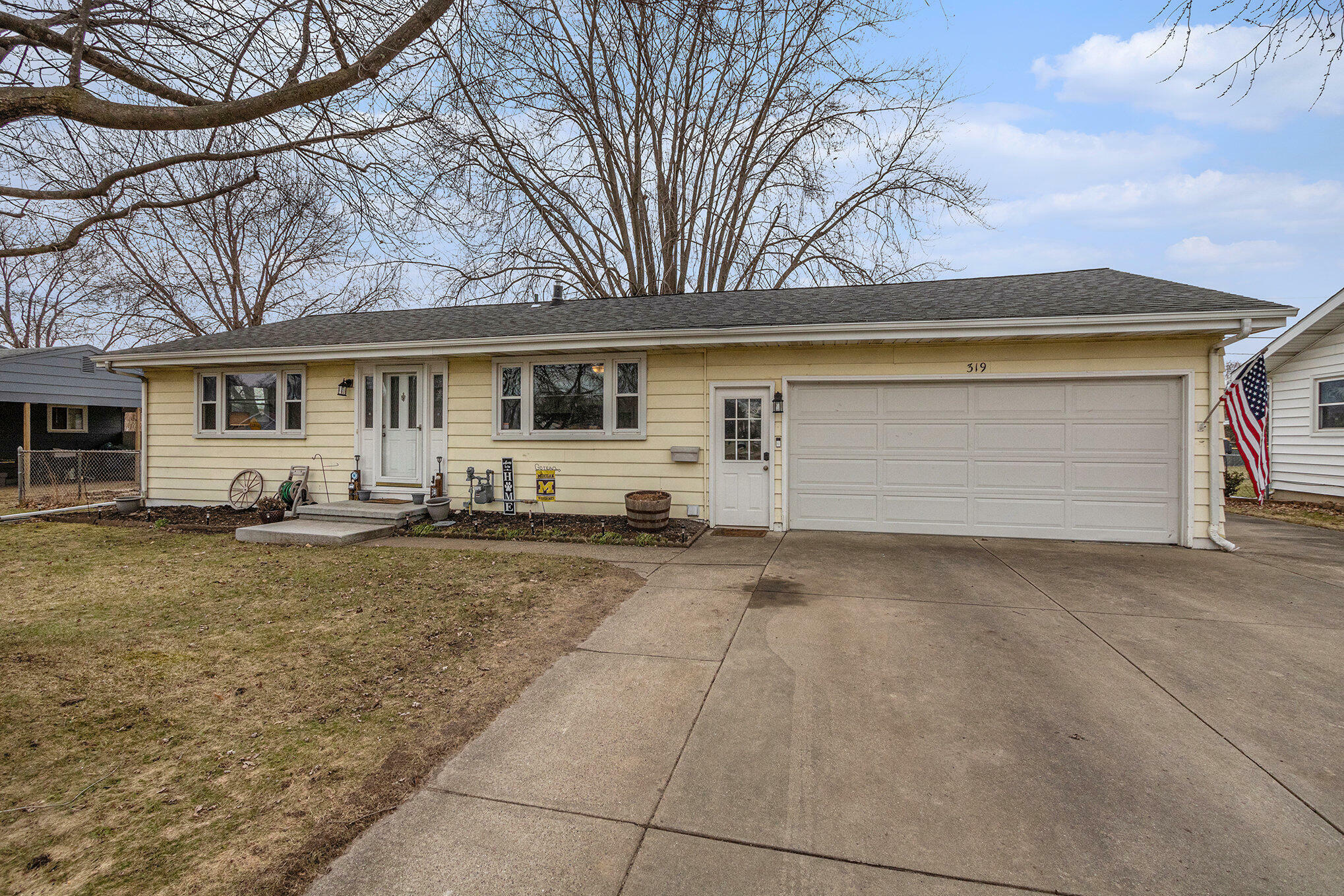 Property Photo:  319 Coloma Avenue  MI 49038 