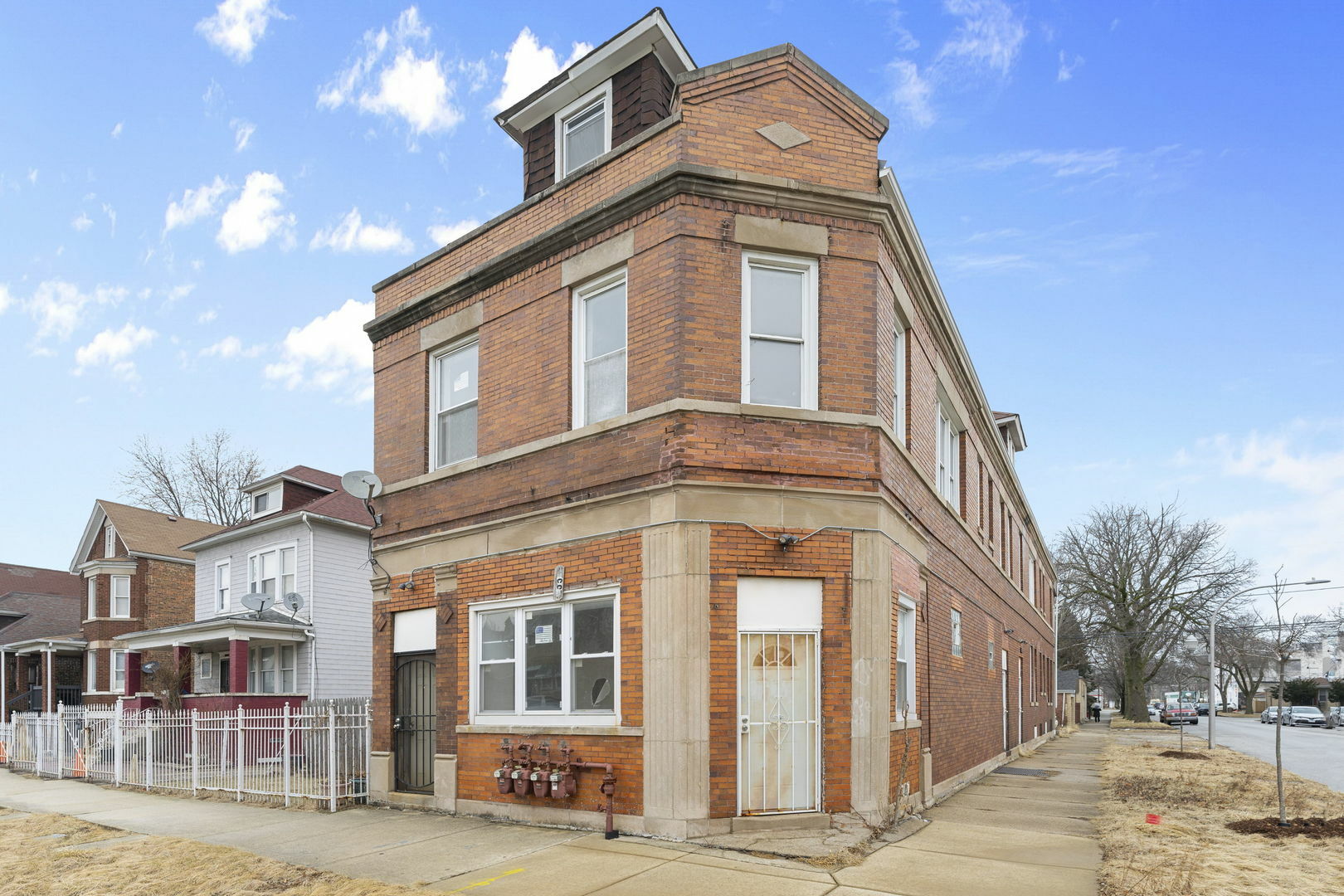 Property Photo:  8559 S Escanaba Avenue  IL 60617 