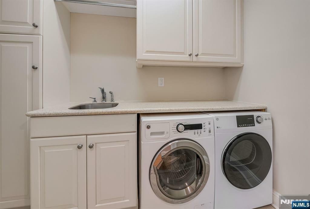 Property Photo:  275 Hampshire Ridge  NJ 07656 