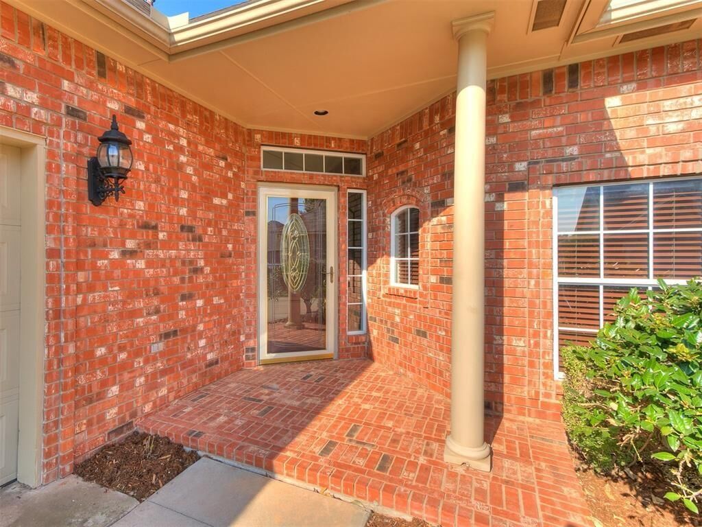 Property Photo:  16517 Covington Manor  OK 73012 