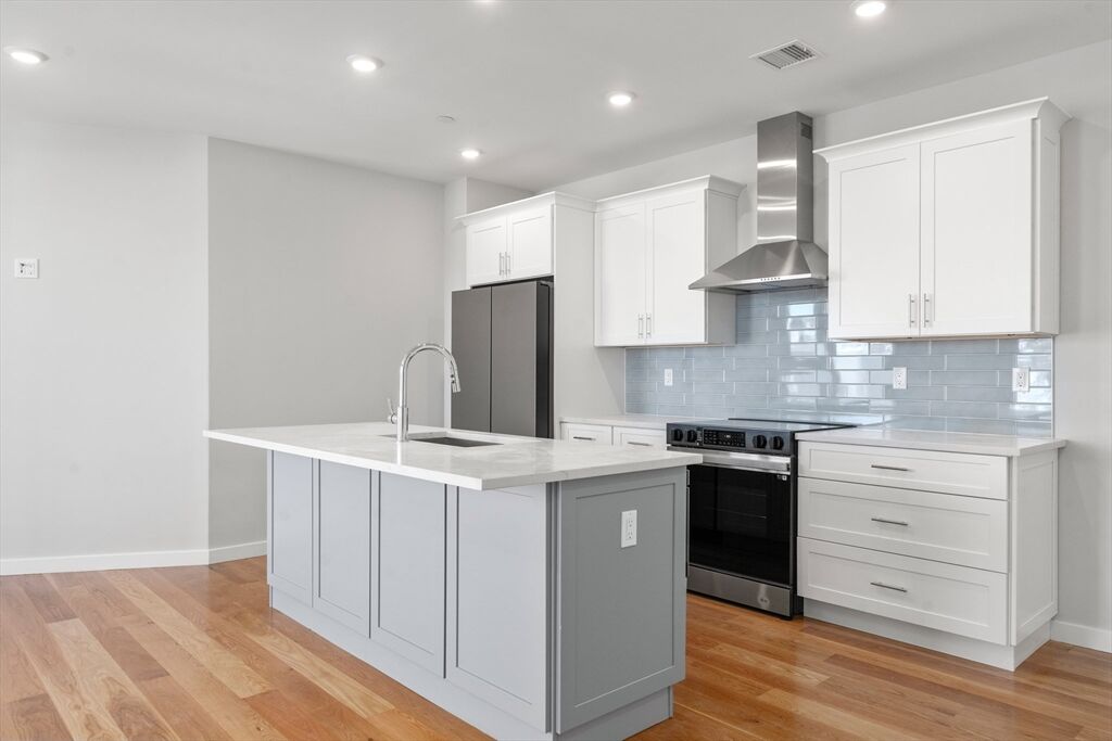 Property Photo: 267 Old Colony 306 MA 02127