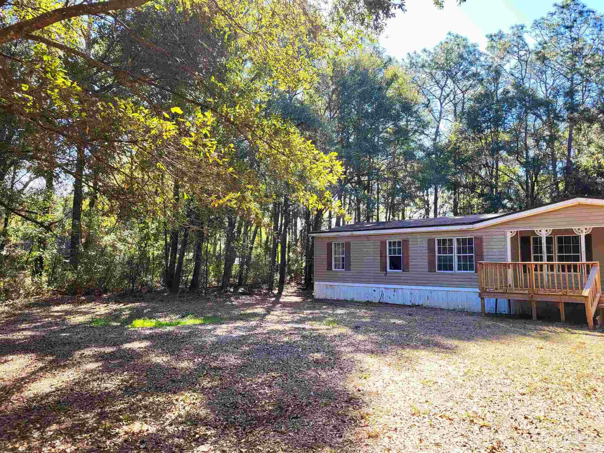 Property Photo: 6337 Lynam Dr FL 32570