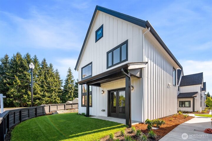 Property Photo: 11813 NW 38th Avenue J WA 98685
