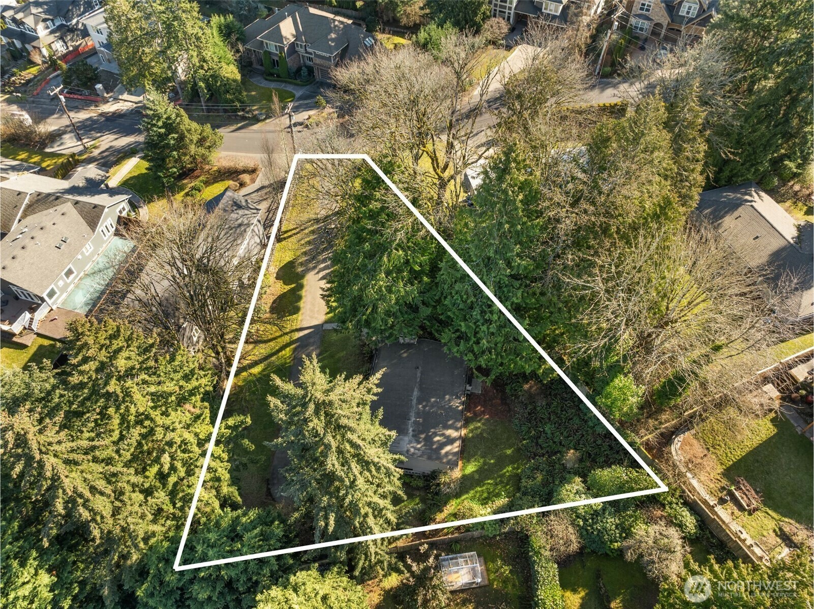 Property Photo: 10048 NE 30th Place WA 98004