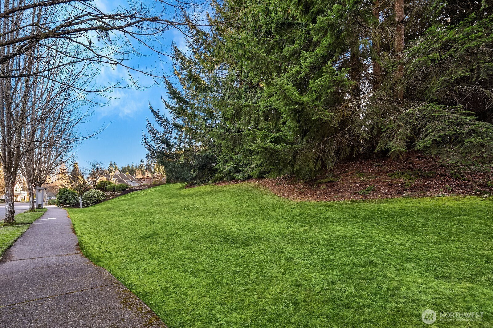 Property Photo:  184 Xx NW Montreux Drive  WA 98027 