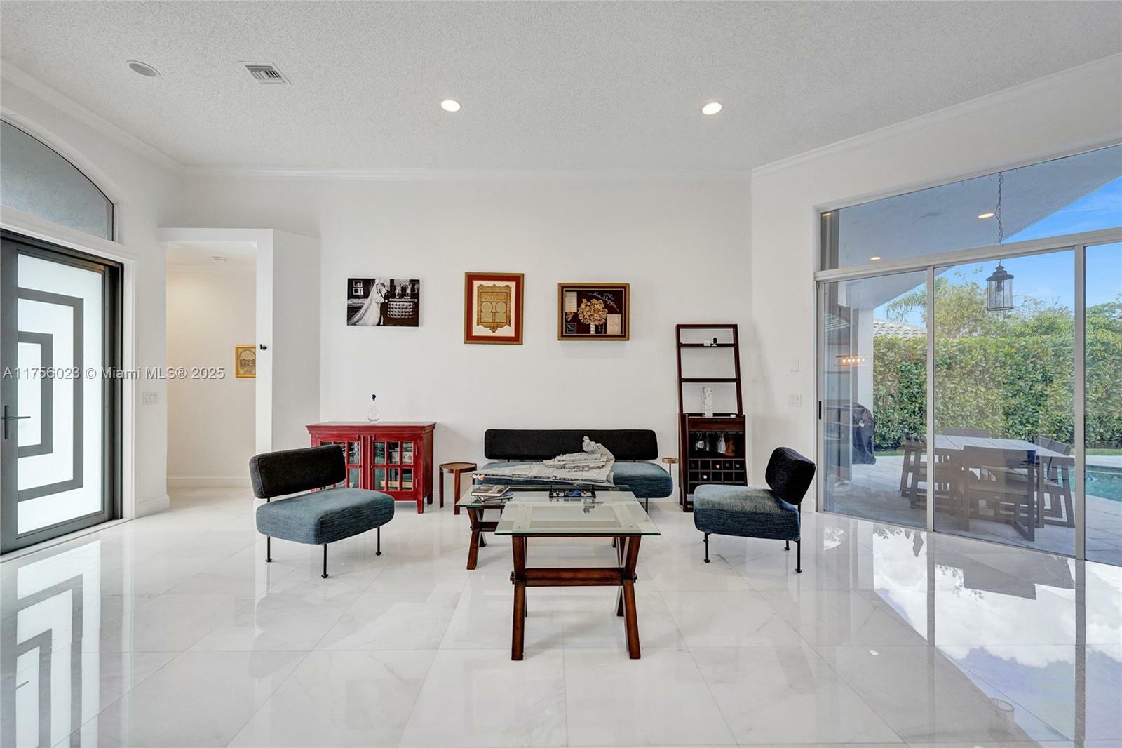 Property Photo:  2757 Oakbrook Ln  FL 33332 