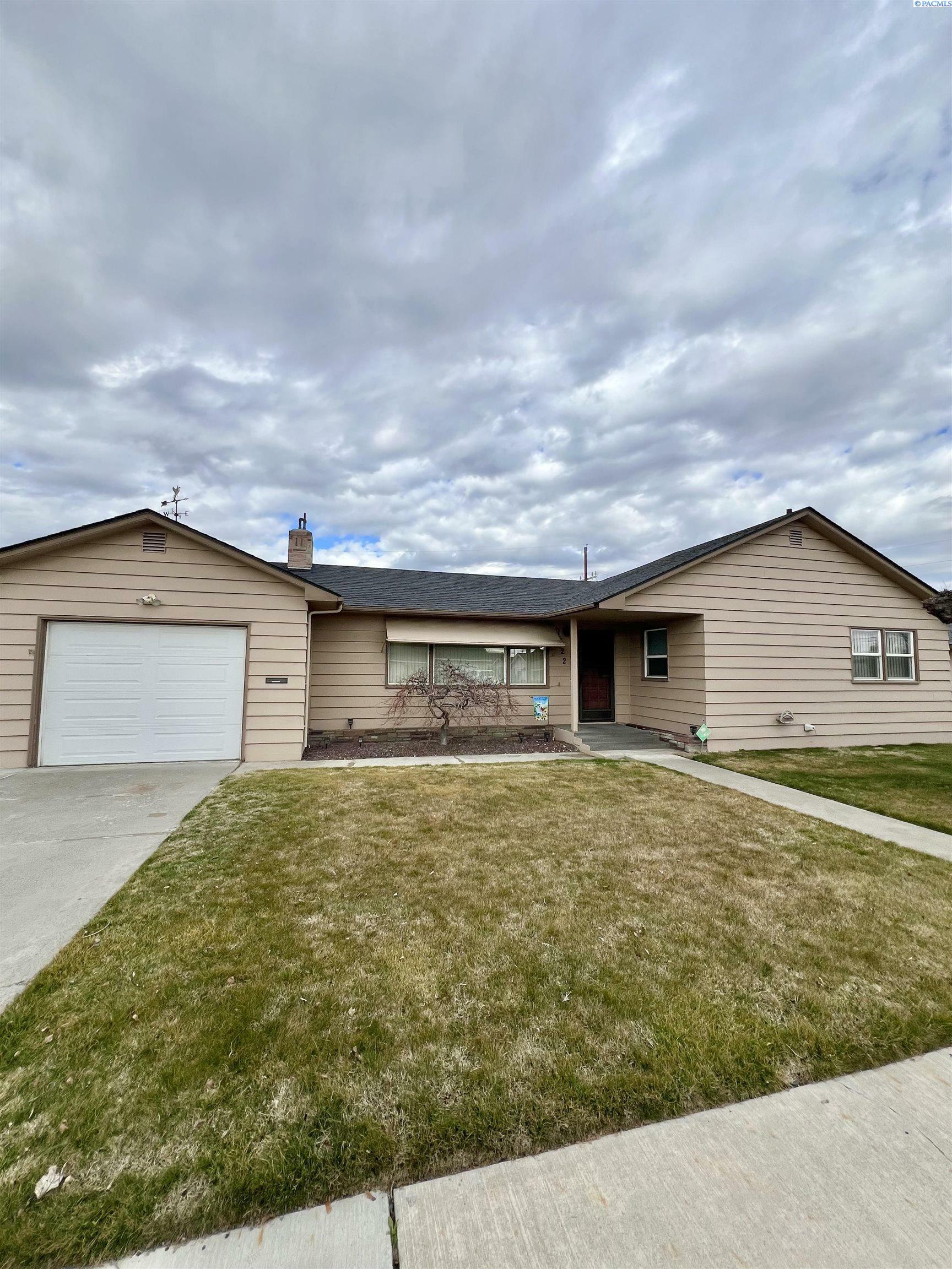 1522 Denson Ave  Sunnyside WA 98944 photo