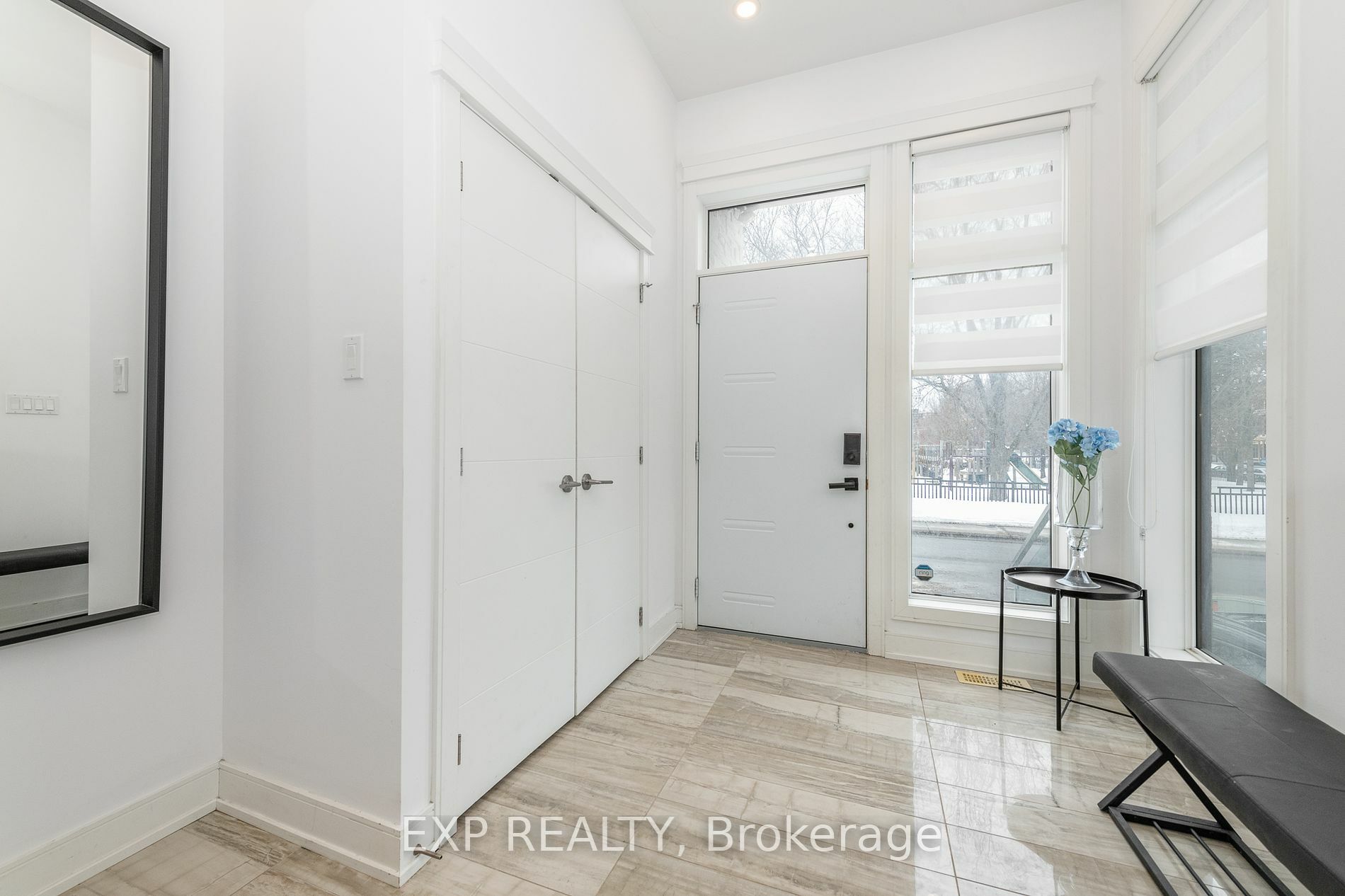 Property Photo:  82 Templeton St B  ON K1N 6X3 