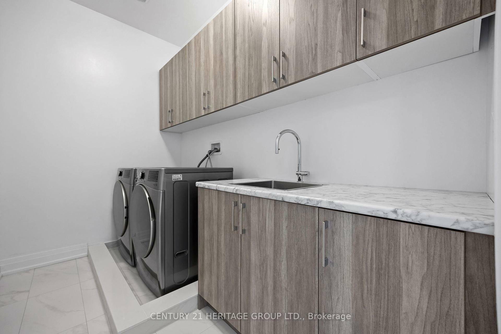 Photo de la propriété: 157 Snively Street ON L4E 3E9
