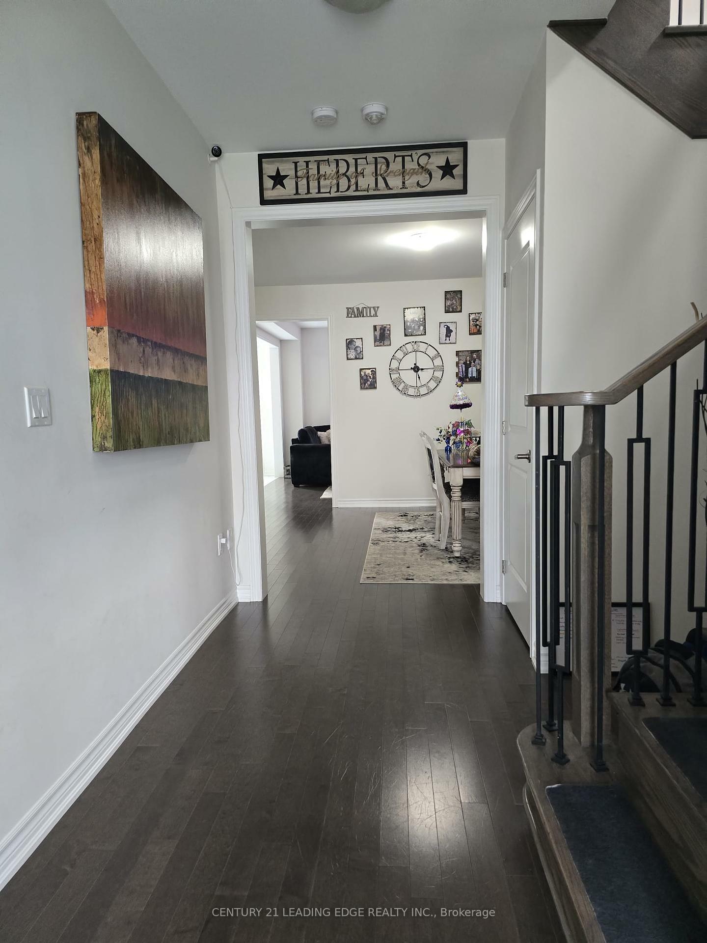 Photo de la propriété: 5 Valleo St ON L4P 0J8