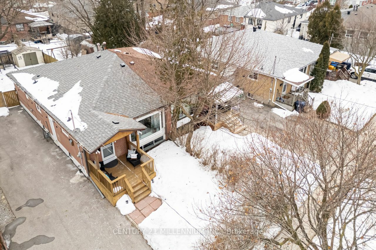 Photo de la propriété:  61 Newlands Avenue  ON M1L 1S1 