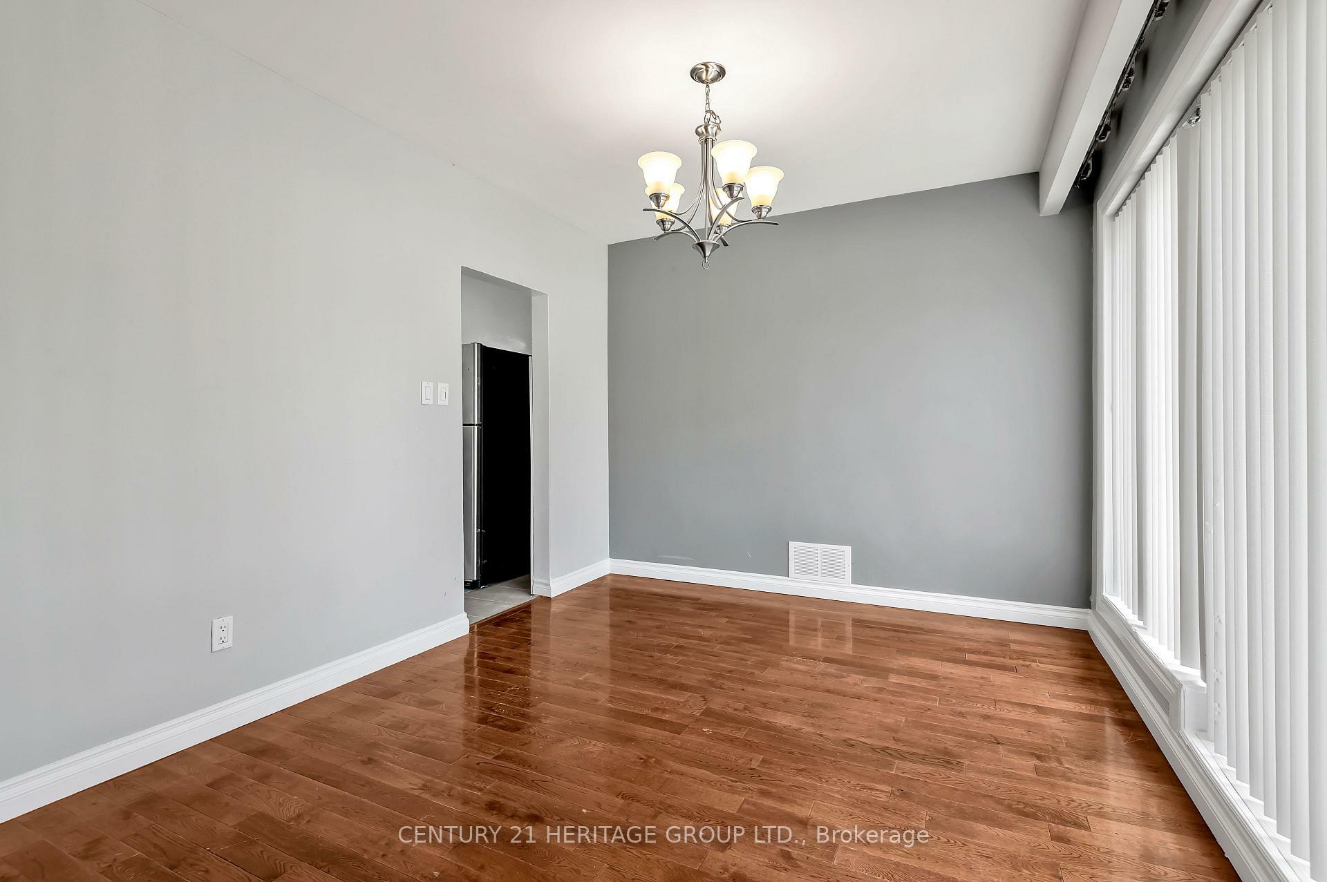 12 Kitson Dr  Toronto ON M1M 3C8 photo
