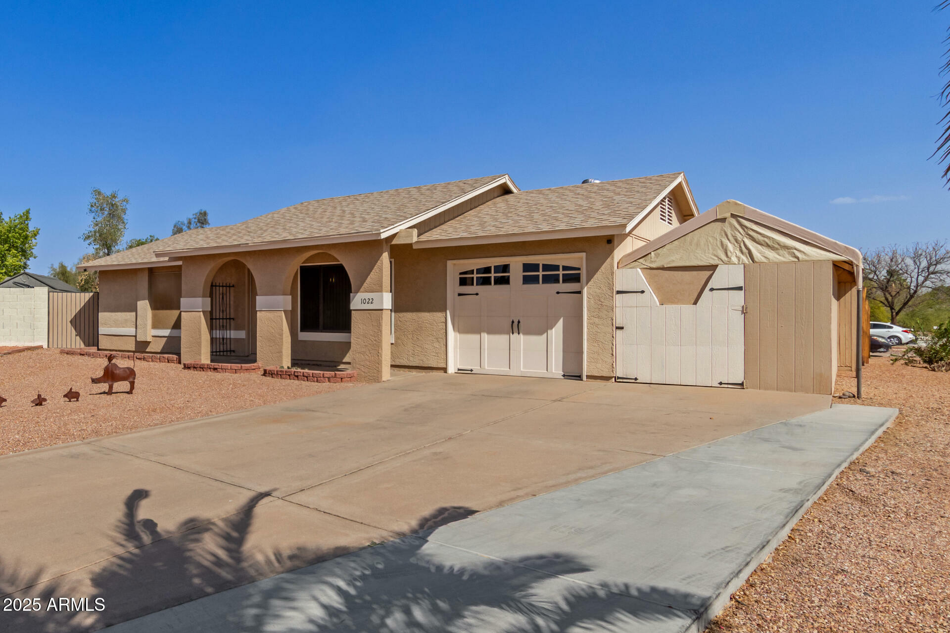 Property Photo:  1022 W Watson Drive  AZ 85283 