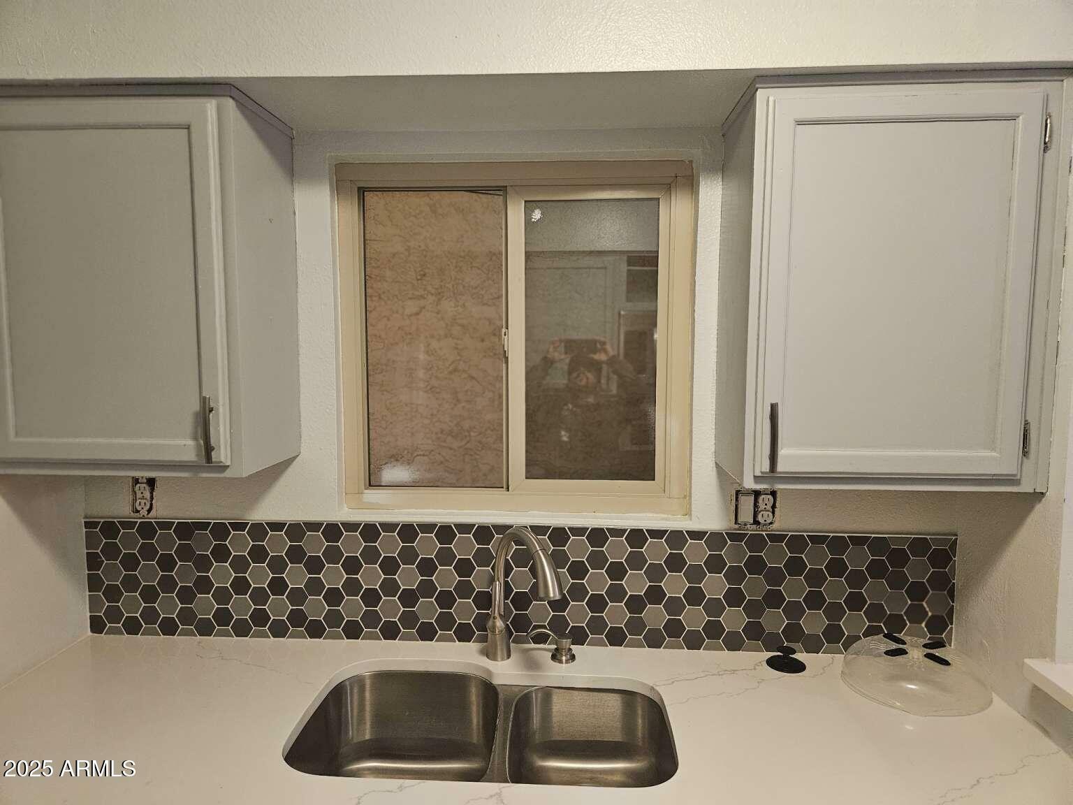 Property Photo: 2220 W Dora Street 114 AZ 85201
