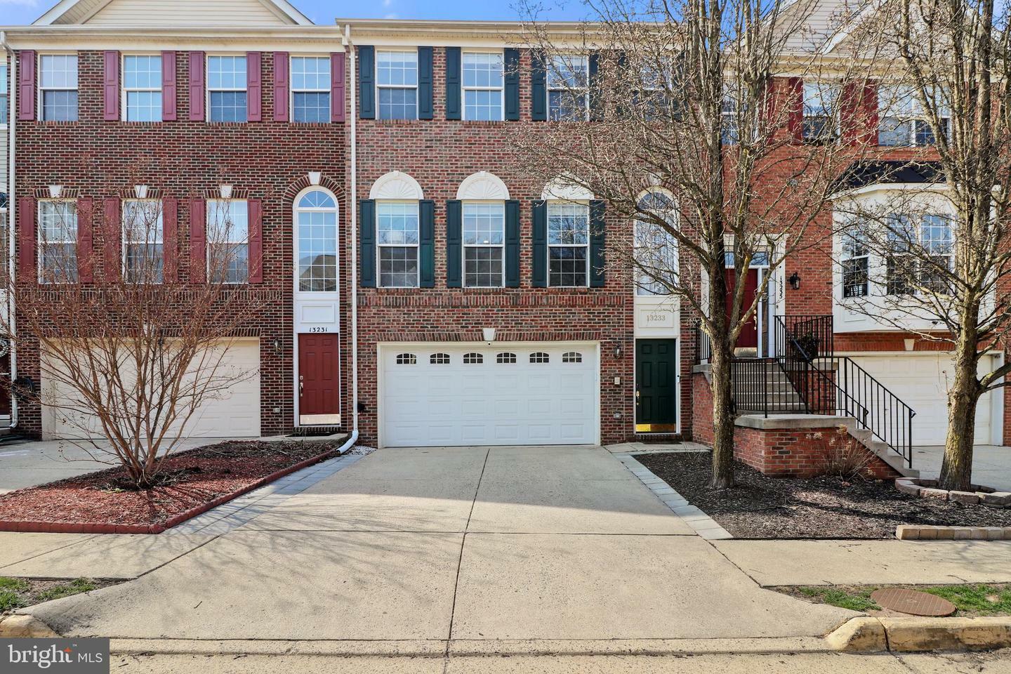 Property Photo: 13233 Maple Creek Lane VA 20120
