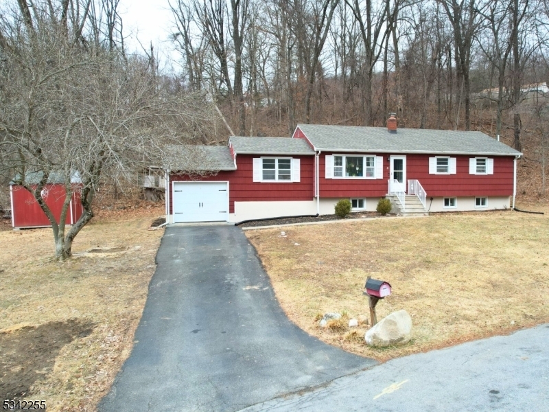 Property Photo:  3 Susan Ct  NJ 07462 