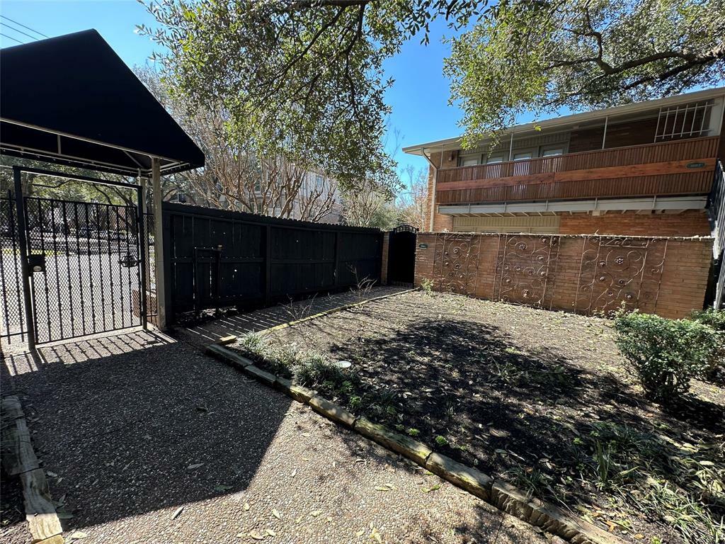 Property Photo:  3944 W Alabama Street 1  TX 77027 