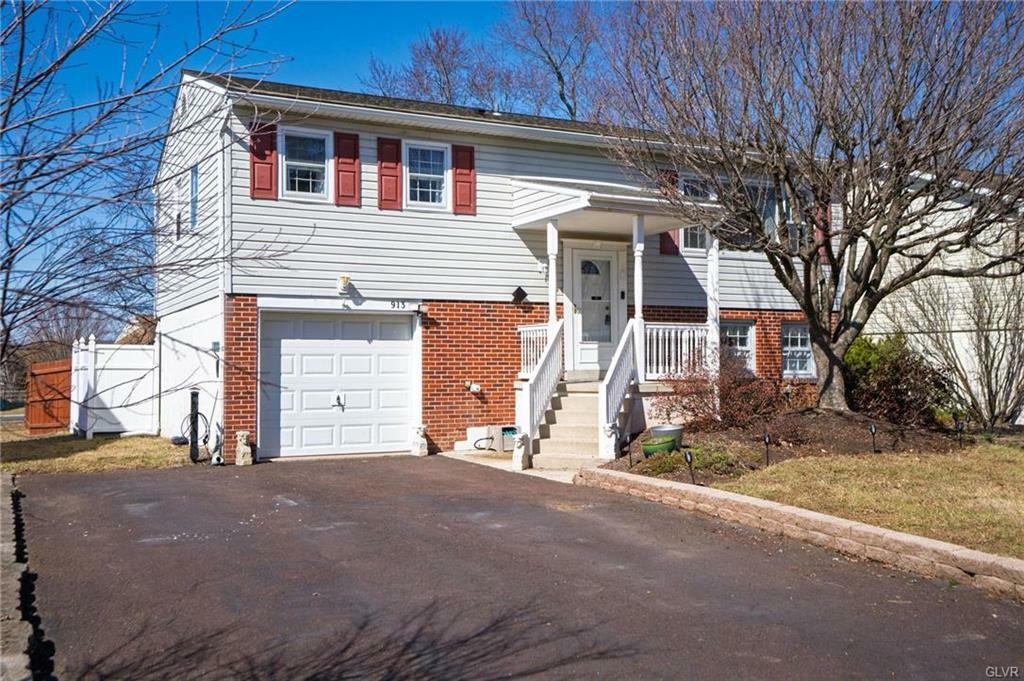 Property Photo:  913 Seminary Street  PA 18073 