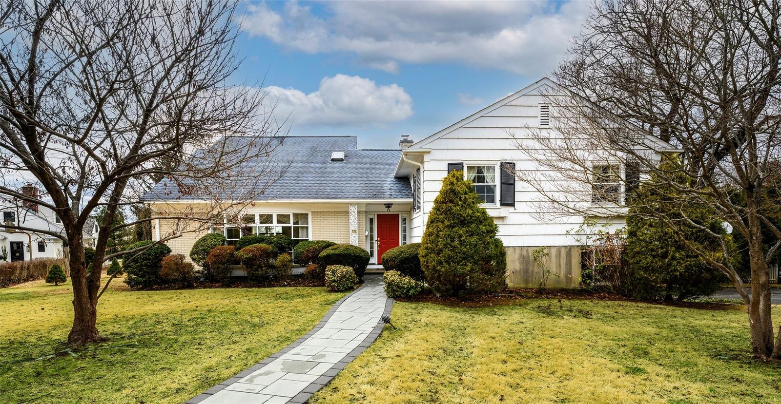Property Photo:  15 Hillside Road  NY 10708 