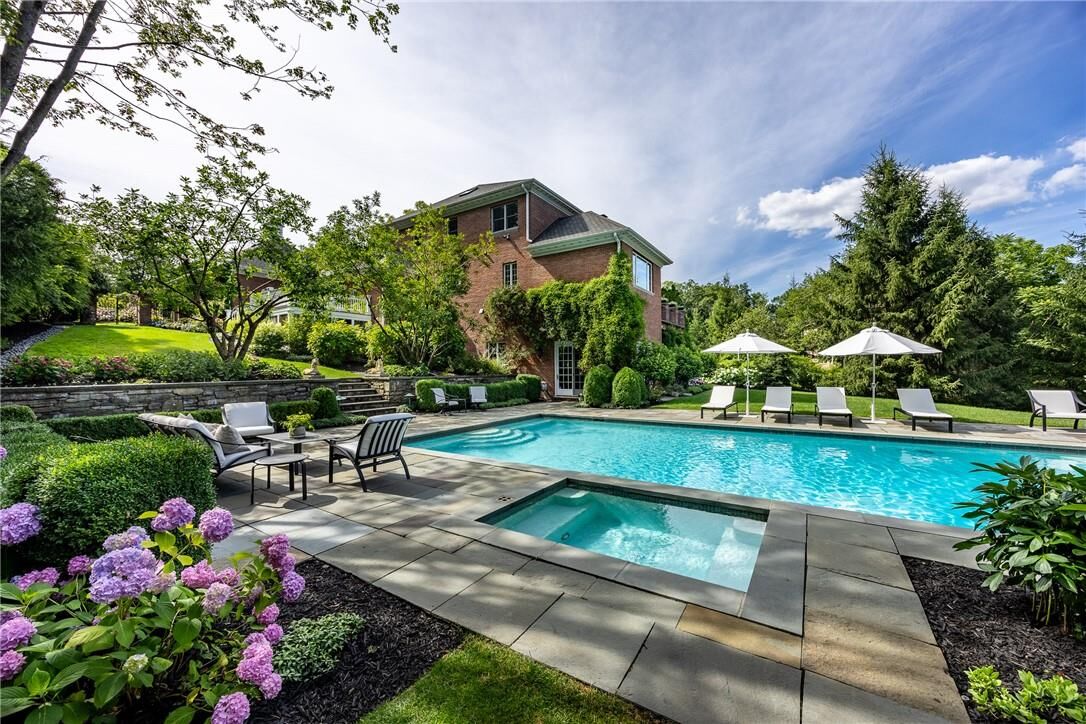 Property Photo: 18 Kingwood Lane NY 12601